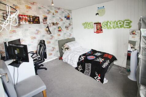 Downstairs bedroom.JPG