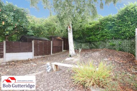 ENCLOSED REAR GARDEN