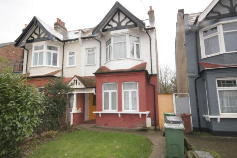 A SPACIOUS 2 BEDROOM F/FLOOR FLAT WHICH DOES REQU