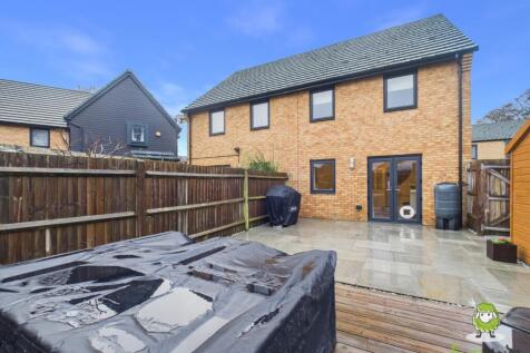 EweMove Estate Agents Basingstoke - Fairway Road 