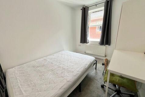 TWO BEDROOM STUDENT FLAT, WALLISDOWN- P06792 photo 4