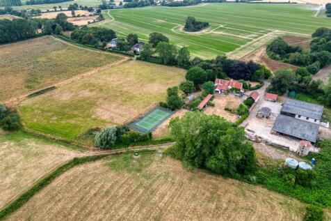 Hollies Farmhouse  (8).jpg
