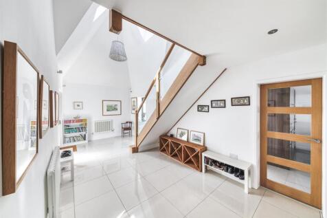 Impressive Atrium/Entrance Hall