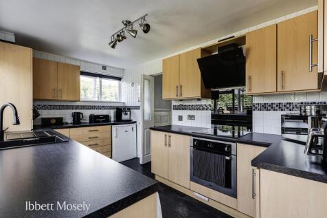 11 Kitchen.jpg