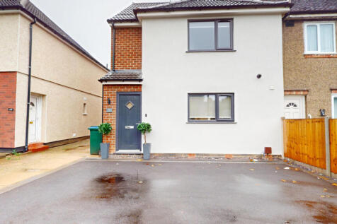 AVAILABLE NOW ON ROOM TO ROOM BASIS AT £732.00 P