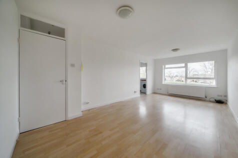 Living Area - Ang...