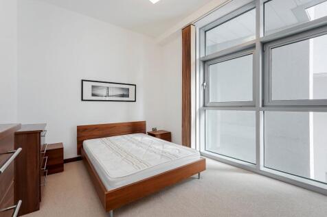 Bridges Court Road, London, SW11 photo 3