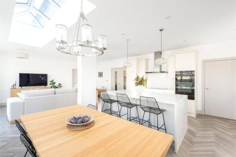 Kitchen/Dining Area
