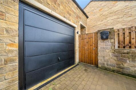 Garage / Access