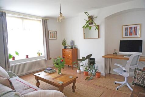 Living Room 1_DSC06148.JPG