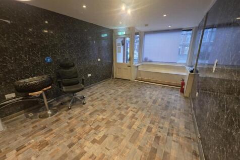Commercial Property to rent Image 4