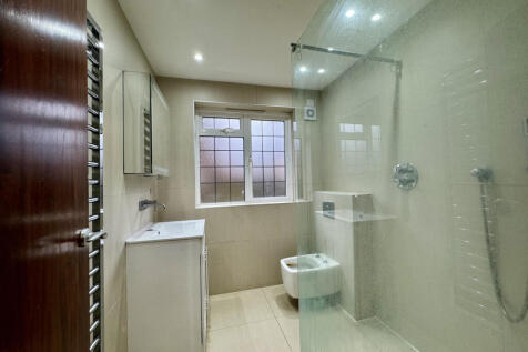 Mardon, Pinner, Middlesex, HA5 photo 5