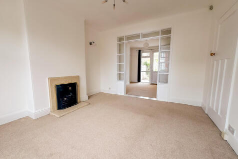 FRONT ROOM (2)