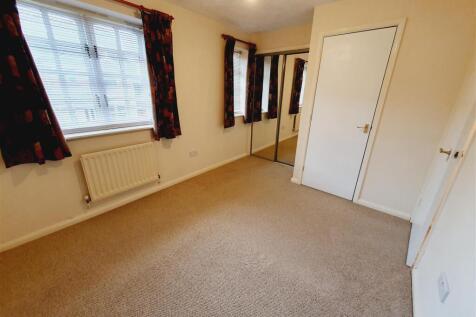St Swithins Close, Kettering, Northants photo 4