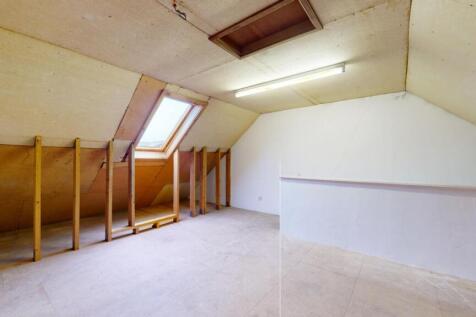 FIRST FLOOR OPEN PLAN ROOM