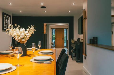 5 bed, 4 bath Detached in Sheffield - Photo 6