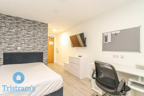 Professional Studios Bills Inclusive | Talbot Street photo 2
