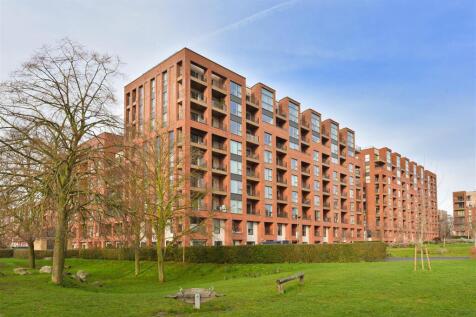 24 Queenscroft House (16).jpg