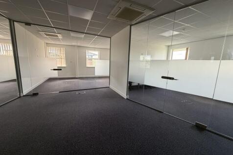 Office to rent Image 3