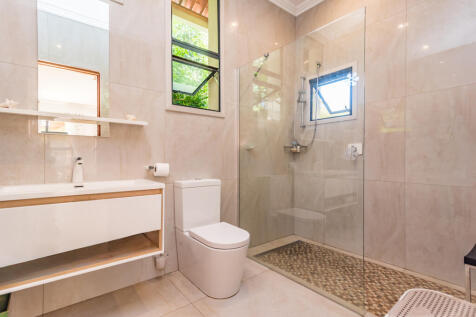 Bedroom 3 Ensuite Bathroom