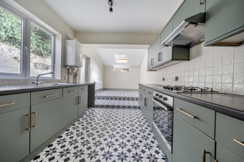 1356107-7-68c9846...