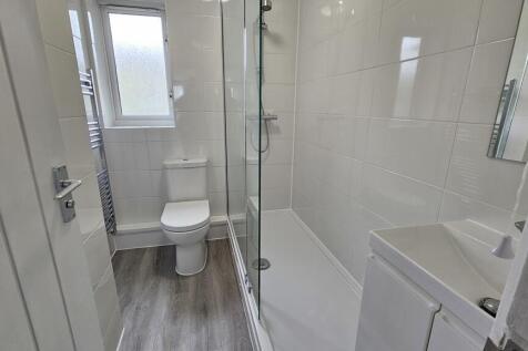 Cambria Avenue, Rochester, Kent, ME1 3HZ photo 5