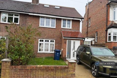 4-bed semi-detached on Halliwick Road, London, N10, £4,350/mo