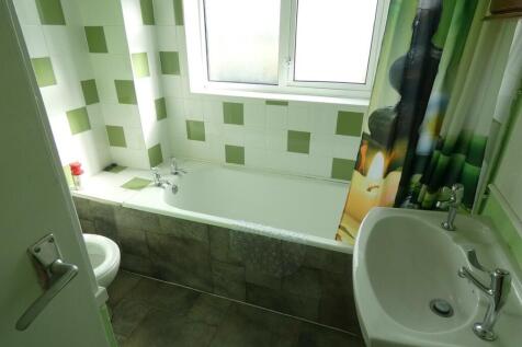 Cottage bathroom ...