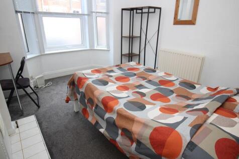 27/28 3 BED STUDENT HOUSE WHITEHALL GROVE  **ALL INCLUSIVE**  photo 3