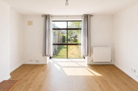 3-bed flat on Hilderstone House, Off Staffordhsire Street, CB1, £1,700/mo