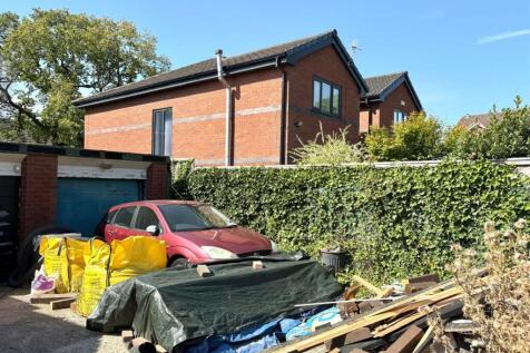 GARAGE TO REAR