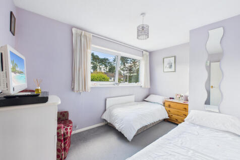 CAM02909G0-PR0484-STILL032