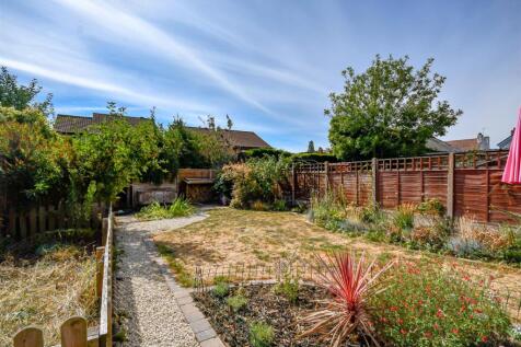 26 Langley Gardens-15.jpg