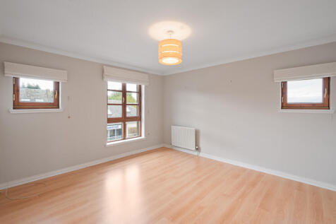 Sitting/Dining Room of 4 (Flat 3) Kingsknowe Park