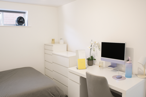 High Street // 1 Bed Apartment // August 2027 photo 4