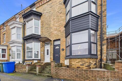 4-bed terraced on Sherwood Street, Scarborough, North Yorkshire, YO11, £1,200/mo