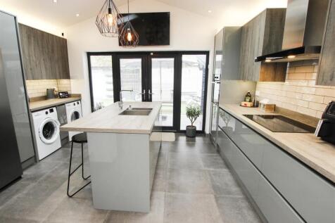 OPEN PLAN ISLAND KITCHEN