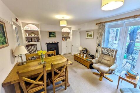 Dining room 1 new.jpg