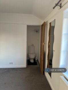Rose Gardens, Watford, WD18 photo 4