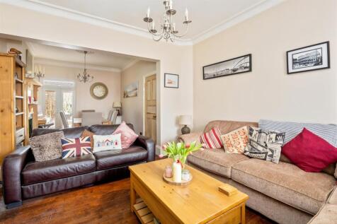 Navarino Road, 15-022.jpg