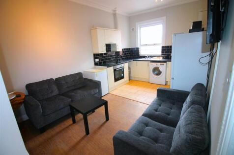 4-bed house on Hyde Park Road, Hyde Park, Leeds, £2,635/mo
