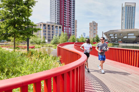 20250617_CanadaWater_DockBridge_Lifestyle_0149.jpg