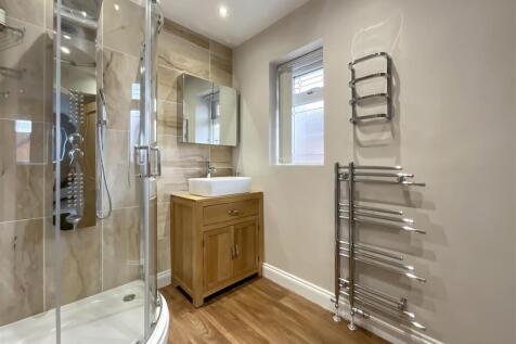 Ensuite (Bedroom One)