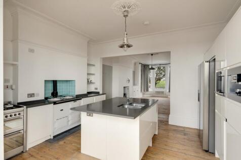 Kitchen ()