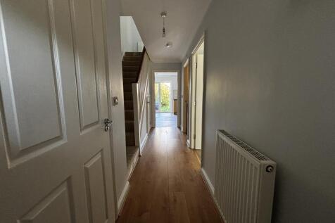 Prothero close, HP21 9EU photo 5