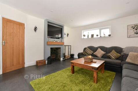 Kitchen/ Living Area