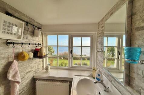 En-suite shower room 3 view