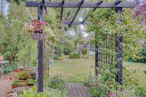 Pergola rear garden