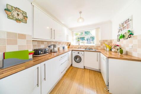 9 Pratt Road kitchen 2.jpg
