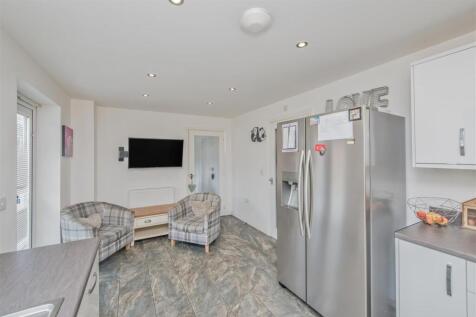 Fitted Breakfast Kitchen: